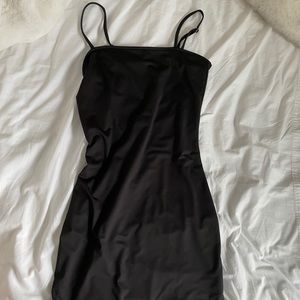 black bodycon dress